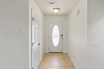 3 bed, 2.0 bath, 1379 sqft, $1,600 — Photo 4