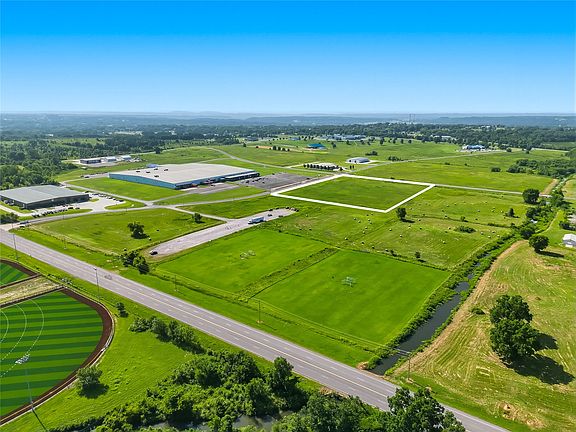 3rd image of 1900 Airport Pkwy