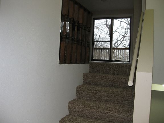 3rd image of 950 Woodlawn Ave
