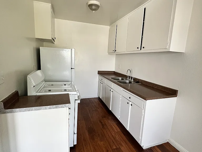 581 E Pleasant St #6 — Photo 3