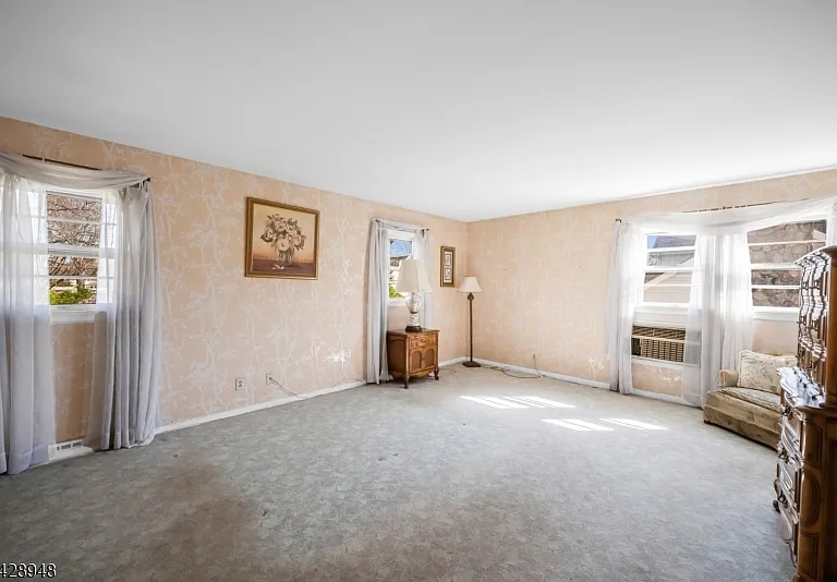 204 Tryon Pl — Photo 23