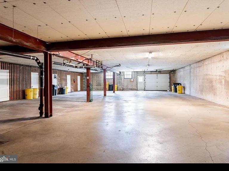 312 Windsor Ave #B — Photo 17