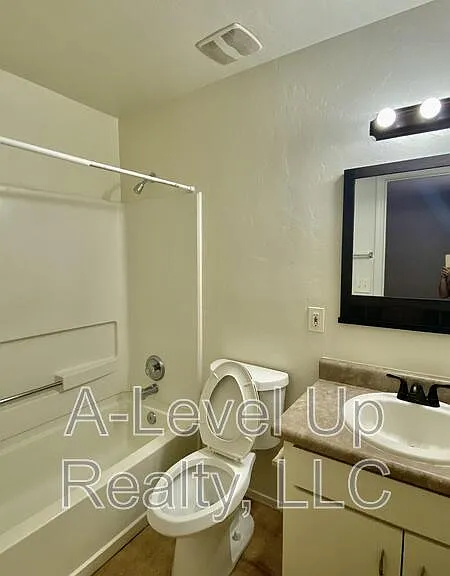 267 E 21st St #1 — Photo 11