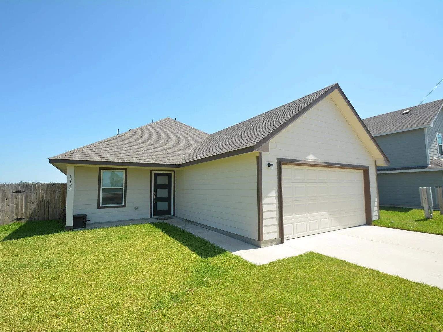 3 bed, 2.0 bath, 1092 sqft, $1,650 — Photo 3