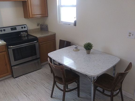 3rd image of 501 Frank St
