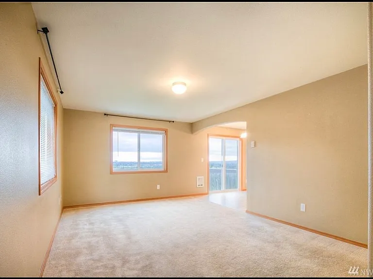1016 73rd Dr SE — Photo 2