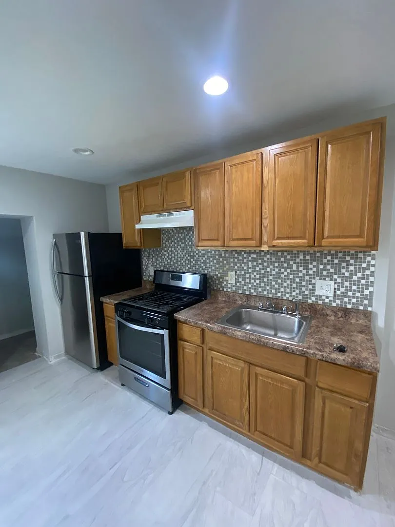 Large West Oak Lane home — Photo 3