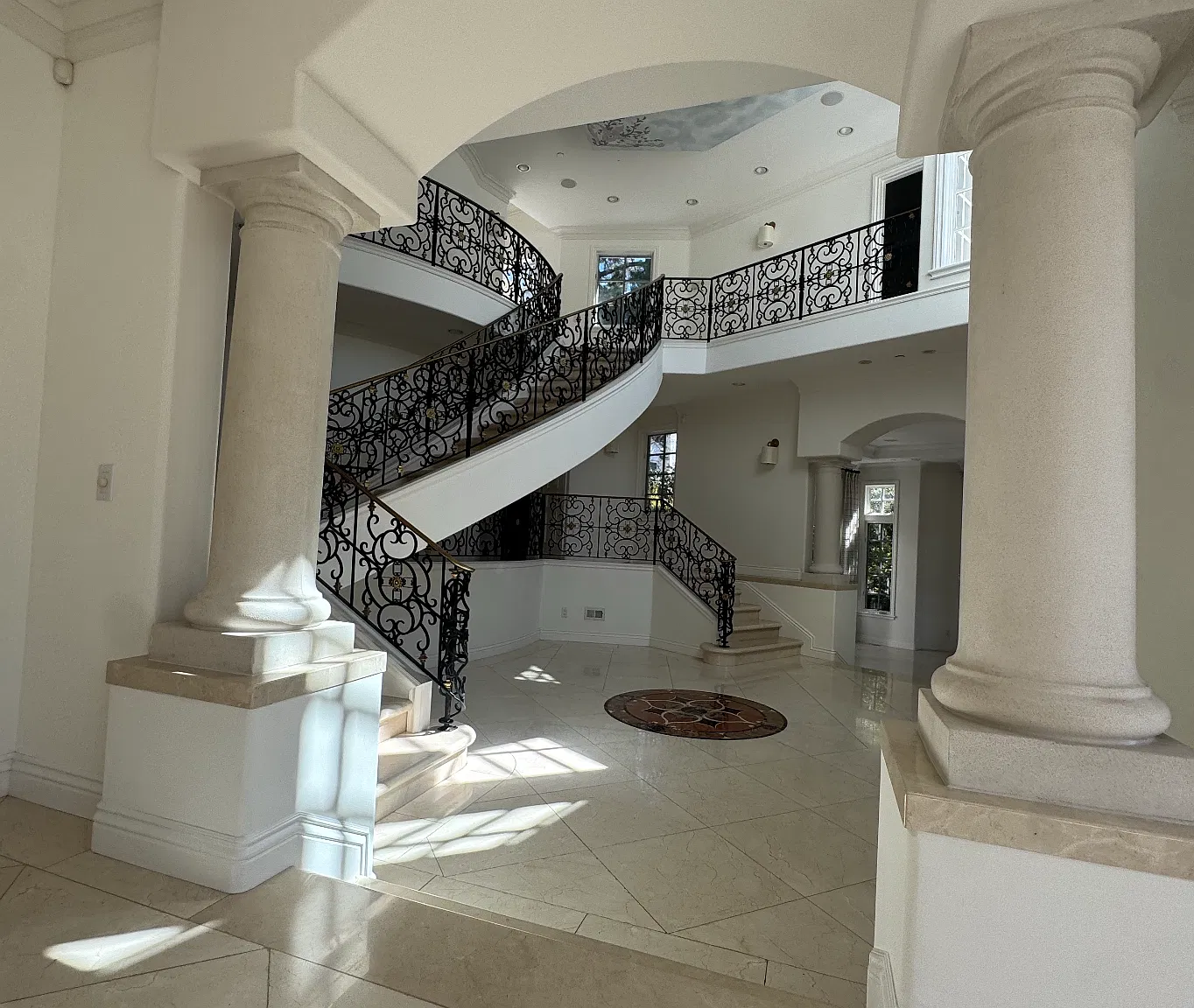 5 bed, 5.5 bath, 4580 sqft, $23,000 — Photo 3