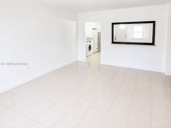 5th image of 985 SW 10th St #2