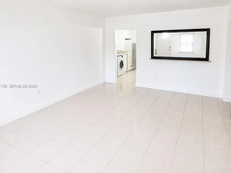 985 SW 10th St #2 — Photo 5