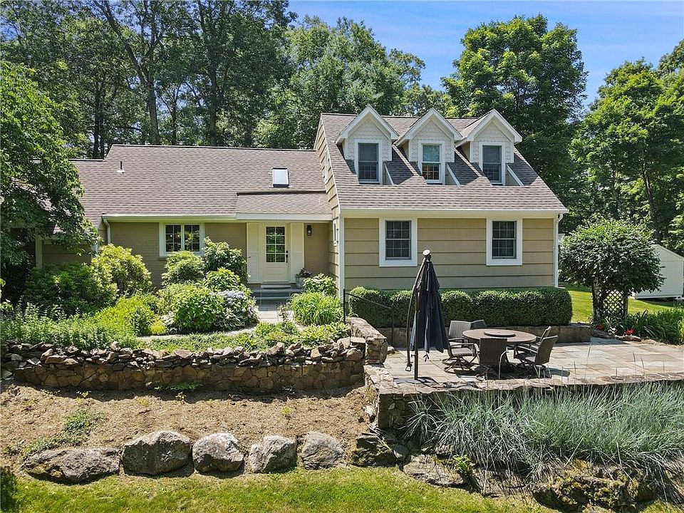 1st image of 27 Leslie Lane