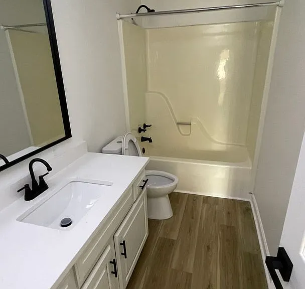 14421 Woodcreek Dr — Photo 26