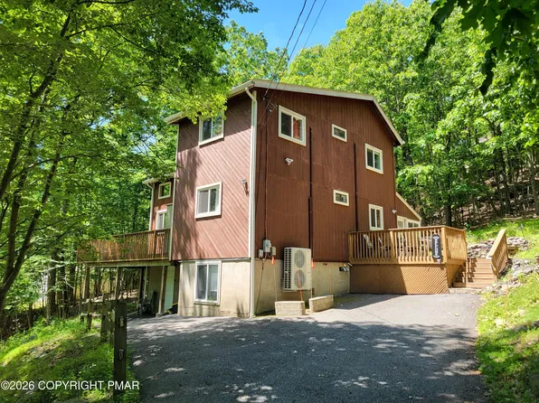 121 Park Ct, Bushkill, PA 18324