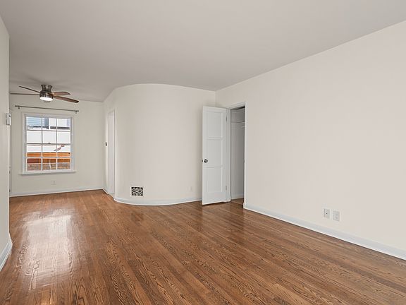 2nd image of 310 San Vicente Blvd #1