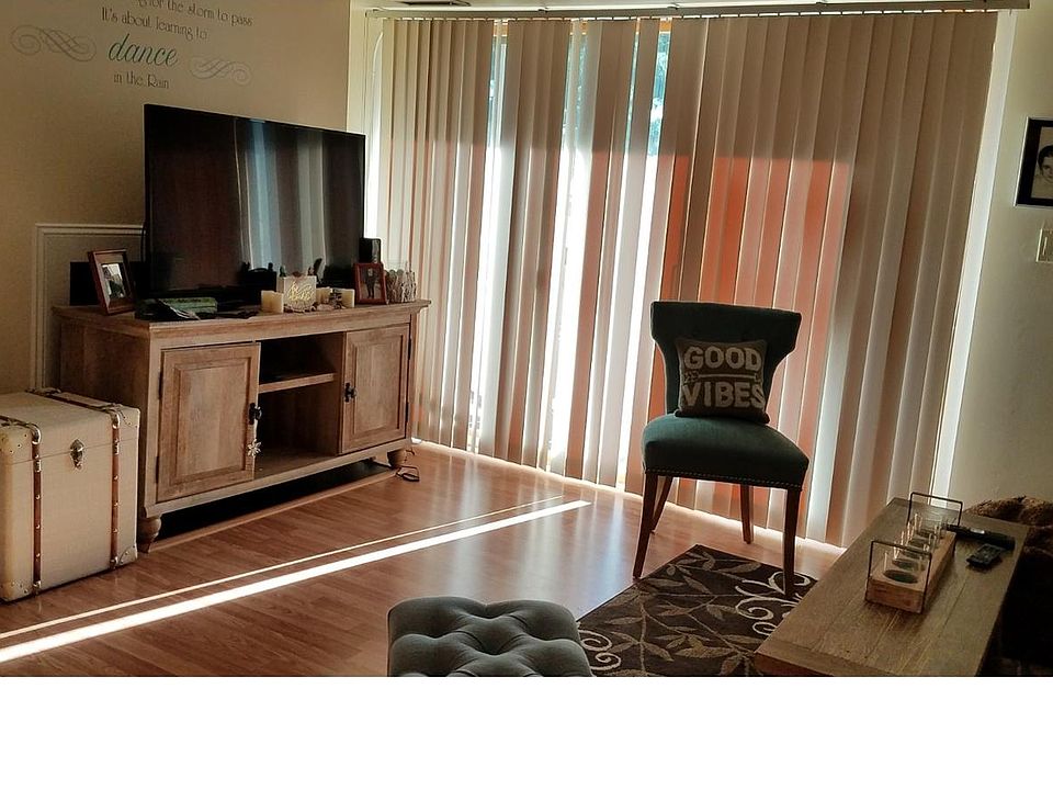 1st image of 303 Aspen Dr