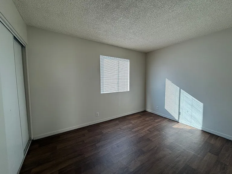 3205 E Earll Dr — Photo 16