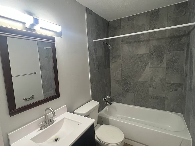 1101 E Bronson St #H — Photo 5