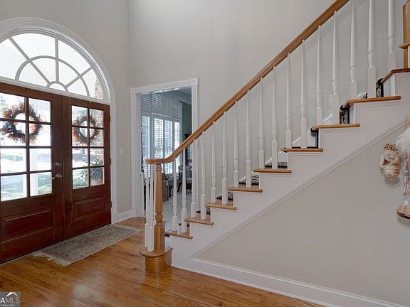 3rd image of 551 Mountain Ridge Dr