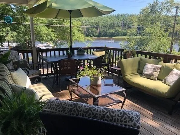 4 Beacon St, Amesbury, MA 01913