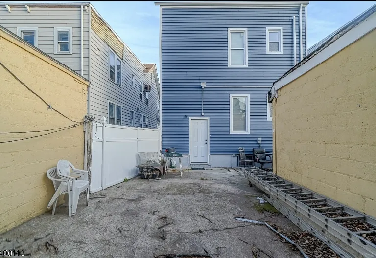 89 Sheridan St — Photo 13