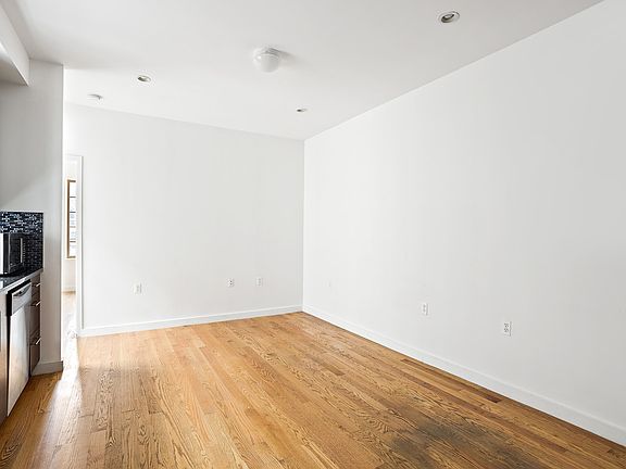 4th image of 348 22nd St APT 2R