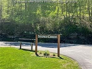 2nd image of 6 Sandstone Dr