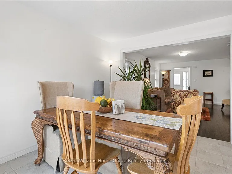 12 Ambrous Cres — Photo 10
