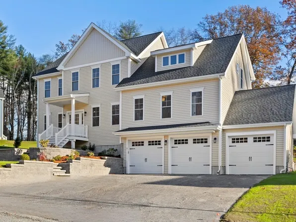 3 Colonel Rolls Dr, Westford, MA 01886