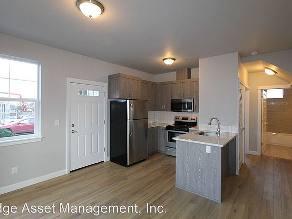 2nd image of 424 NE Stafford St #7988545