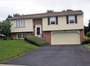 1289 Barclay Dr, Lancaster, PA 17601