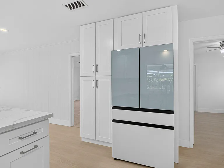 1301 SW 8th St — Photo 2