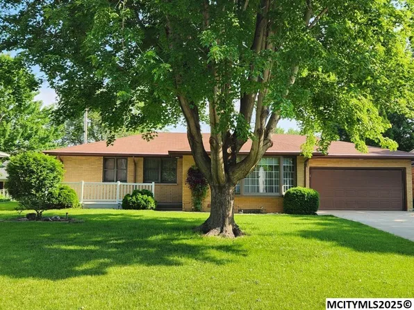 1316 2nd St NW, Mason City, IA 50401