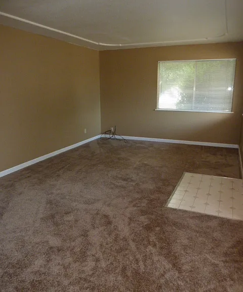 2250-2252 Suzette Ave — Photo 3