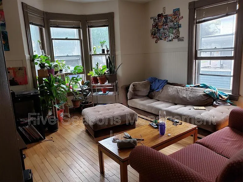 4 bed, 2.0 bath, 1100 sqft, $4,100 — Photo 2
