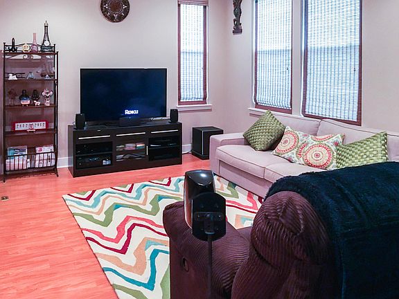 5th image of 1302 N Capitol Ave #8