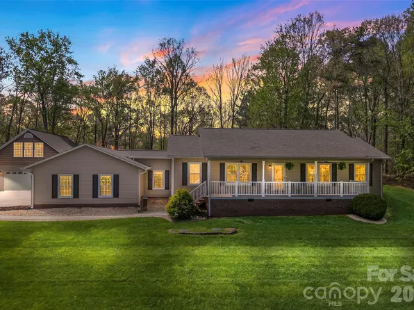 494 Dogwood Ln, North Wilkesboro, NC 28659
