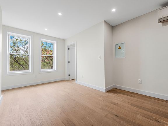 4th image of 291 Kingsland Ave Floor 3