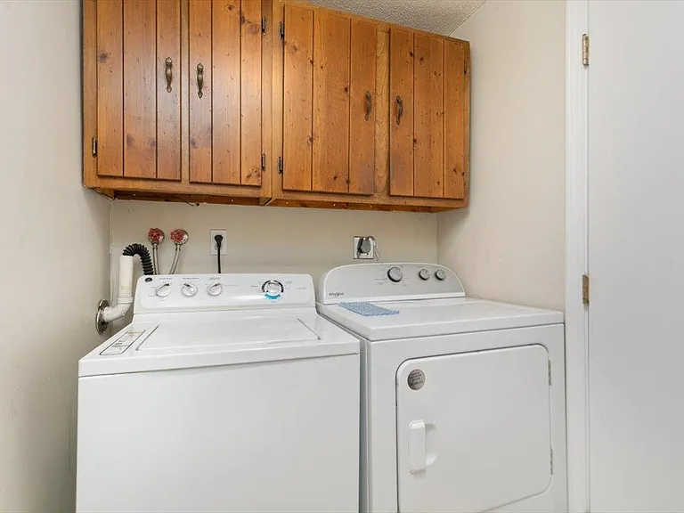 114 Fieldstone Dr — Photo 14