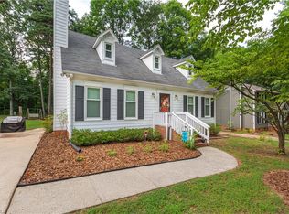 5204 Carolwood Dr, Greensboro, NC 27407