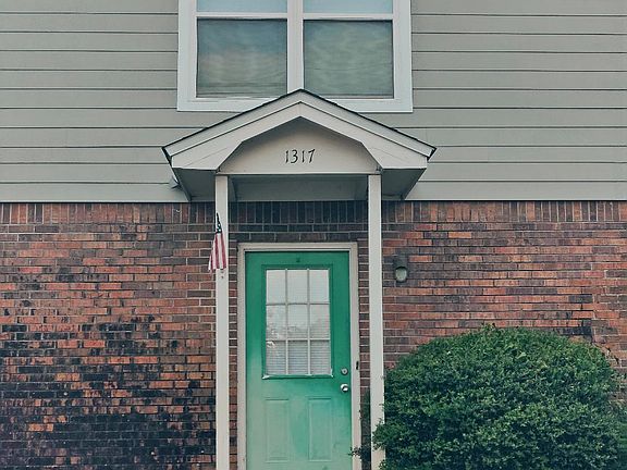 2nd image of 1317 Redwood Ln