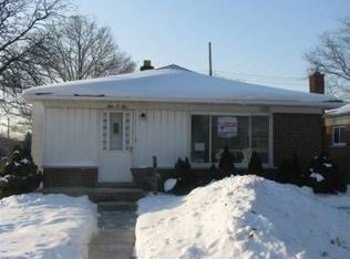 905 Saint Johns St, Wyandotte, MI 48192