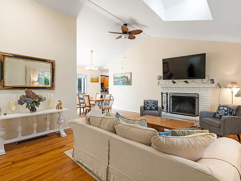40 Roman Rd — Photo 17