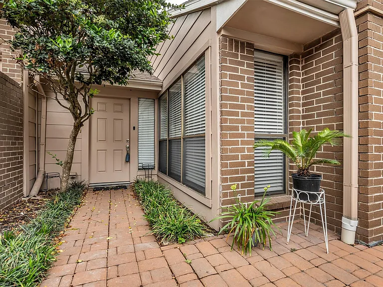 13740 Hollowgreen Dr #605 — Photo 35