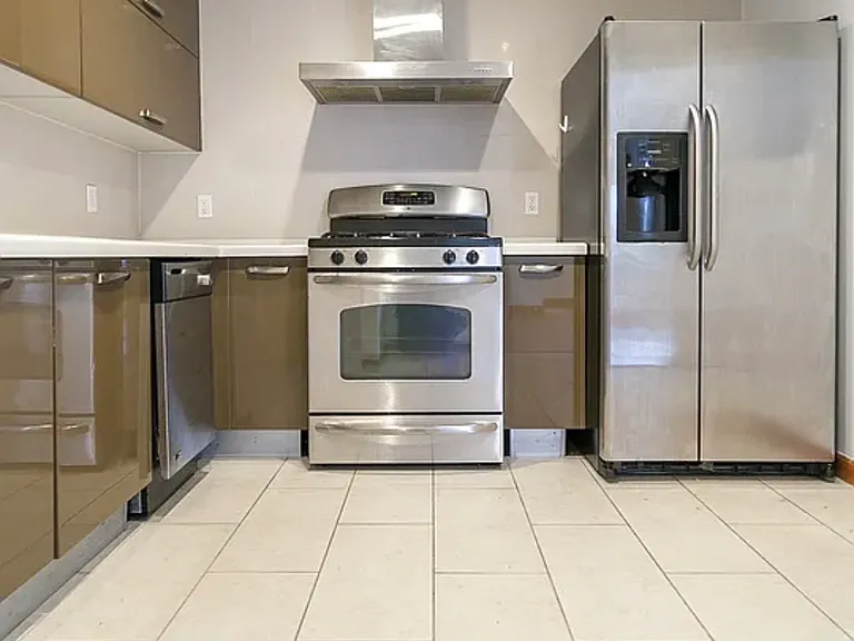 78 Ridge St #2G — Photo 5