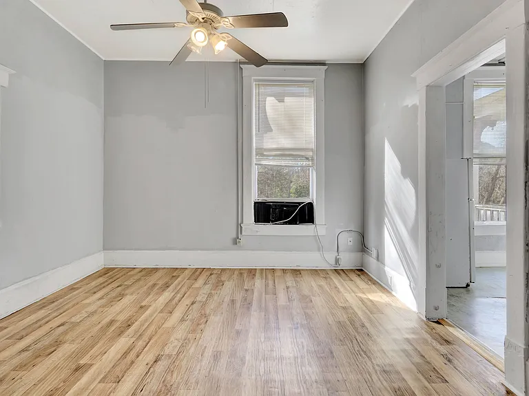 Breeze Apartments — Photo 35