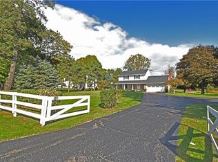 742 Sturgeon Point Rd, Derby, NY 14047