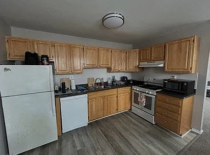 Edgewood Apartments — Photo 9