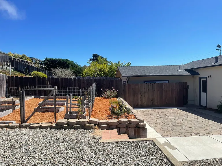 Main House Garden & Patio