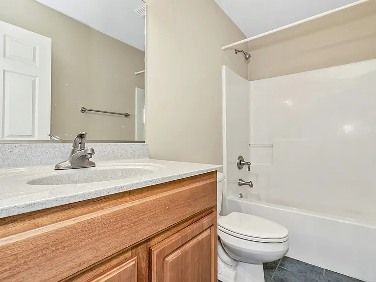 857 W Pointe Dr — Photo 22