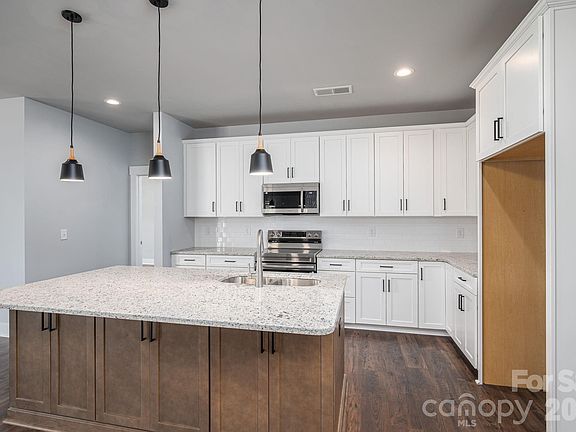 5th image of 1343 Zeb Haynes Rd